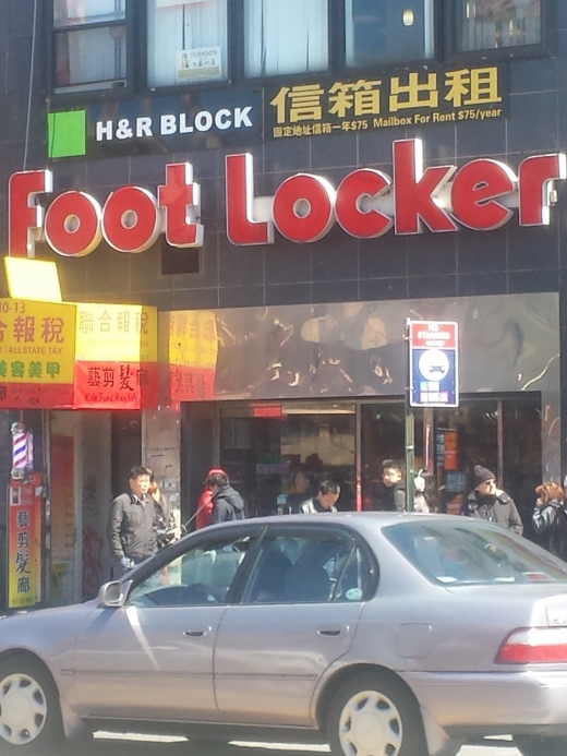 Foot Locker in Queens City, New York, United States - #1 Photo of Point of interest, Establishment, Store, Clothing store, Shoe store