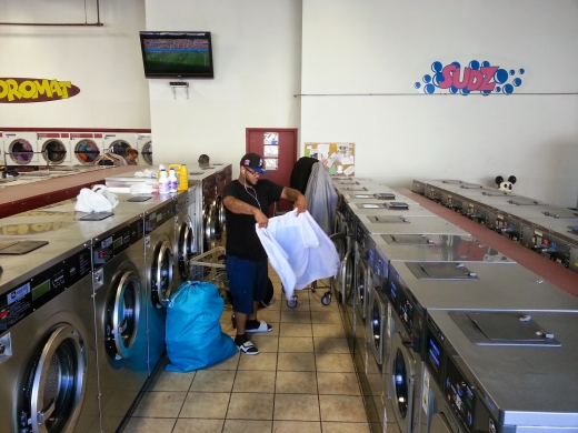 Photo by <br />
<b>Notice</b>:  Undefined index: user in <b>/home/www/activeuser/data/www/vaplace.com/core/views/default/photos.php</b> on line <b>128</b><br />
. Picture for Laundromat @Fairview in Fairview City, New Jersey, United States - Point of interest, Establishment, Laundry
