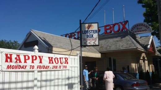 Lobster Box Restaurant in Bronx City, New York, United States - #4 Photo of Restaurant, Food, Point of interest, Establishment, Bar