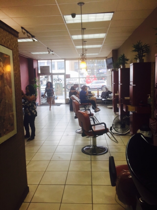 Roop Threading Salon & Spa in West Hempstead City, New York, United States - #3 Photo of Point of interest, Establishment, Beauty salon