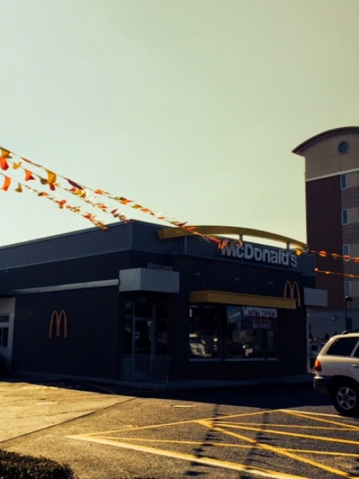 McDonald's in Maspeth City, New York, United States - #4 Photo of Restaurant, Food, Point of interest, Establishment, Store, Meal takeaway, Cafe