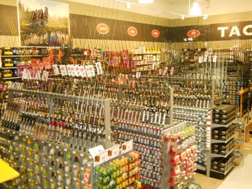 Photo by <br />
<b>Notice</b>:  Undefined index: user in <b>/home/www/activeuser/data/www/vaplace.com/core/views/default/photos.php</b> on line <b>128</b><br />
. Picture for Dick's Sporting Goods in Staten Island City, New York, United States - Point of interest, Establishment, Store, Clothing store, Shoe store