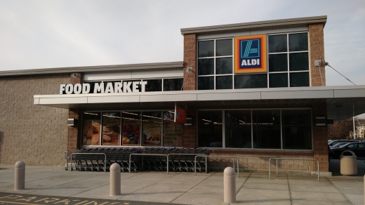 ALDI Woodbridge, NJ in Woodbridge City, New Jersey, United States - #1 Photo of Food, Point of interest, Establishment, Store, Grocery or supermarket