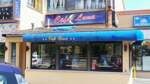 Cafe Luna in Staten Island City, New York, United States - #1 Photo of Restaurant, Food, Point of interest, Establishment, Bar