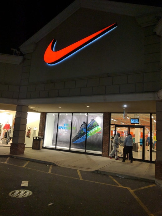 Photo by <br />
<b>Notice</b>:  Undefined index: user in <b>/home/www/activeuser/data/www/vaplace.com/core/views/default/photos.php</b> on line <b>128</b><br />
. Picture for Nike Factory Store in Oceanside City, New York, United States - Point of interest, Establishment, Store, Clothing store, Shoe store