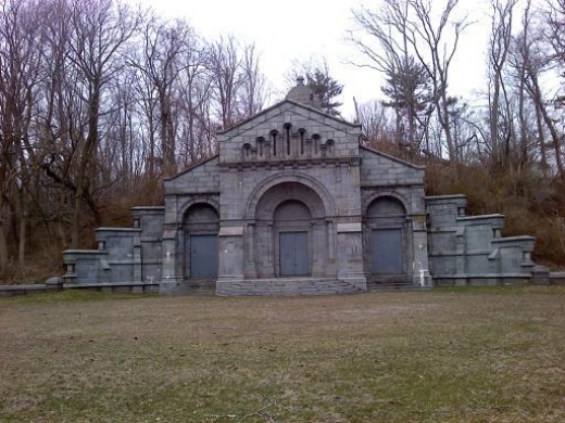 Photo by Chrissy Campanelli for Vanderbilt Cemetery