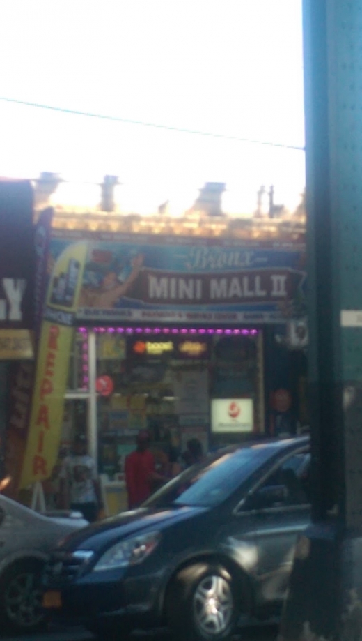 White Plains Road Mini Mall in Bronx City, New York, United States - #1 Photo of Point of interest, Establishment, Store, Electronics store
