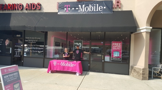 Photo by Luis Lopez for T-Mobile Hamburg Turnpike