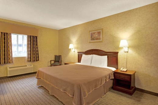 Photo by <br />
<b>Notice</b>:  Undefined index: user in <b>/home/www/activeuser/data/www/vaplace.com/core/views/default/photos.php</b> on line <b>128</b><br />
. Picture for Howard Johnson Express Inn Bronx in Bronx City, New York, United States - Point of interest, Establishment, Lodging